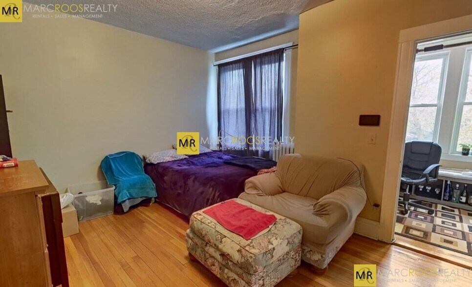 Building Photo - 59A Strathmore Rd