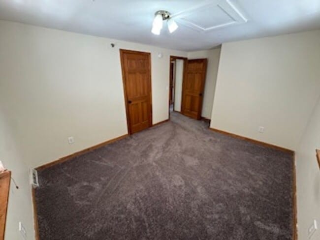 Building Photo - Charming 2BD/1BA Townhome in Burlington’s New North End