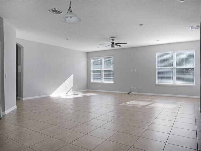 Building Photo - 15002 Ozzi St