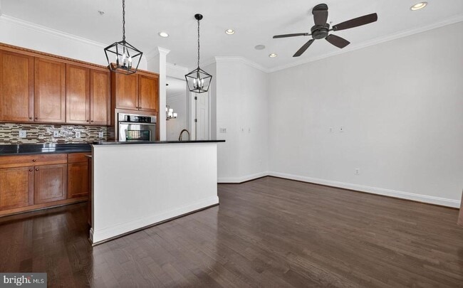 Building Photo - 593 Cedar Spring St