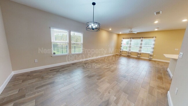 Building Photo - 201 Silver Creek Pl