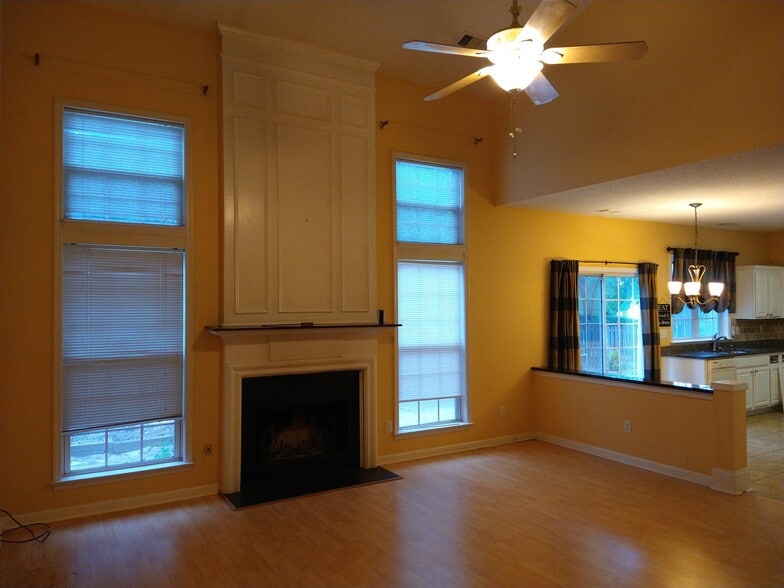 Building Photo - 715 Soneley Ct