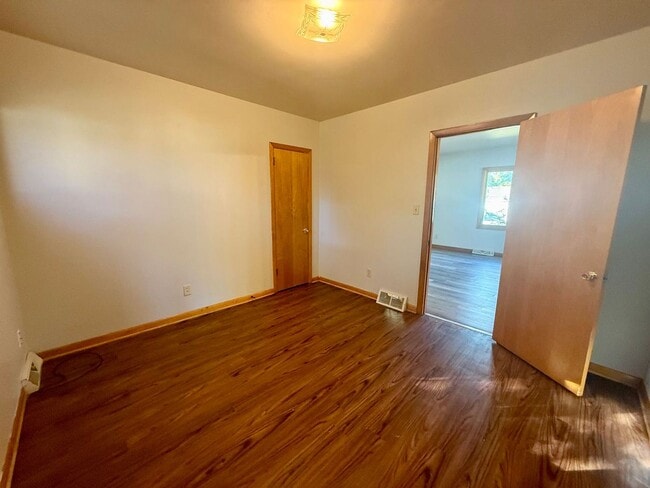 Building Photo - 3 Bed 1.5 Bath Single Family Home in Elcho - Now offering a 6 MONTH lease opportunity!