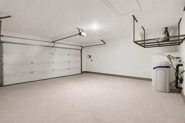 Building Photo - 525 Sebring Cir