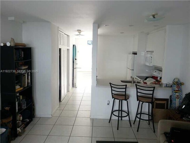 Building Photo - 1441 Lincoln Rd