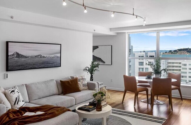 Building Photo - Contemporary Unit with High-End Features