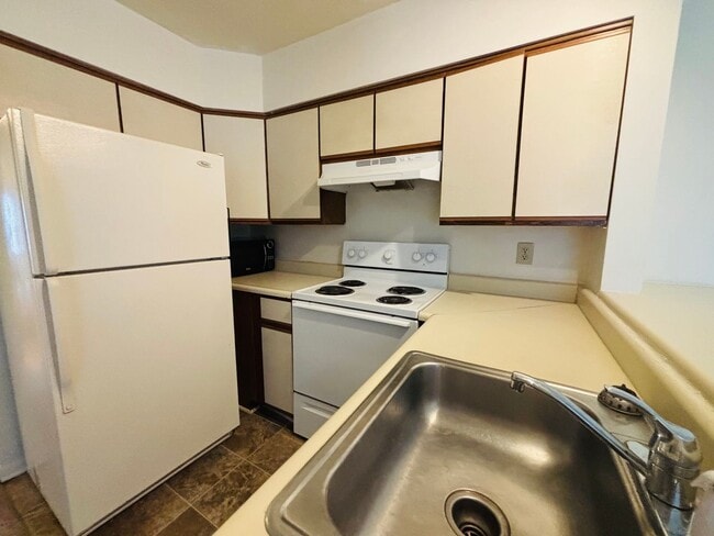 Building Photo - 1204 University Terrace