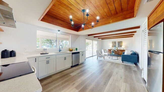 Building Photo - 10 Coral Reef Ct S