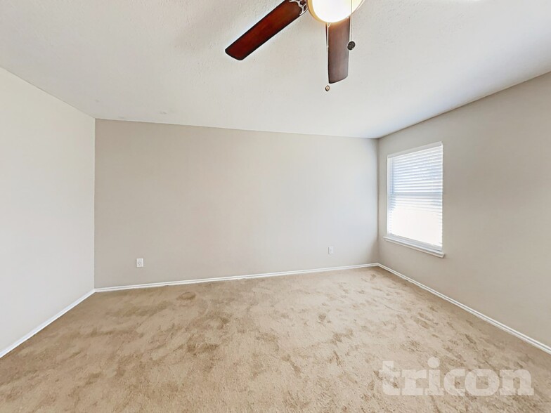 Building Photo - 326 Bob White Dr