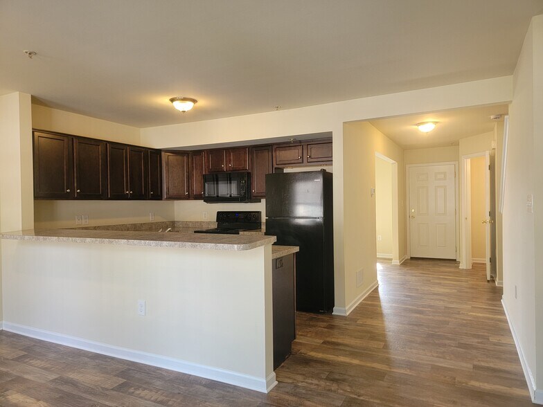 Building Photo - 118 Park Place Cir