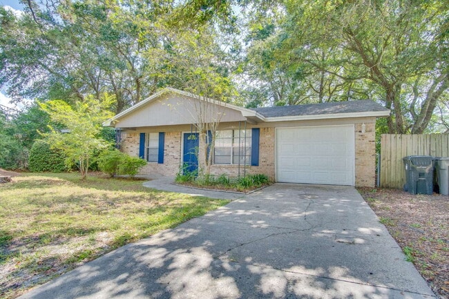 Building Photo - Fully Renovated 3/2 Just Minutes from the ...