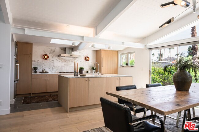 Building Photo - 922 E Anza Dr