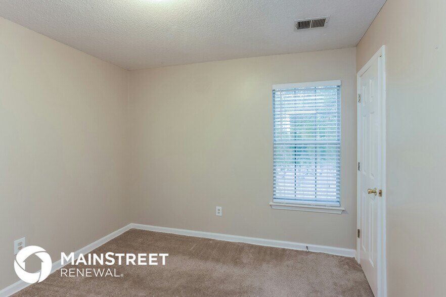 Building Photo - 6659 Ross Manor Dr