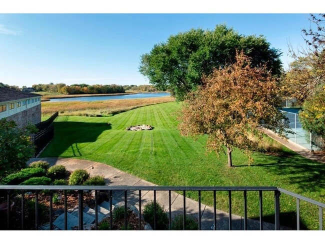 Building Photo - 1215 Oakview Rd