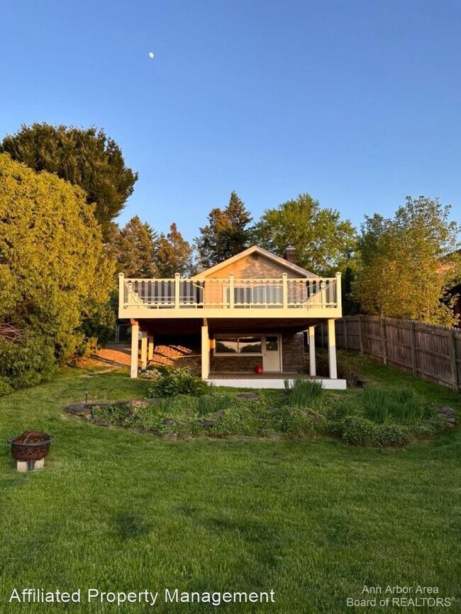 Building Photo - 3 br, 2 bath House - 3330 Lexington Rd