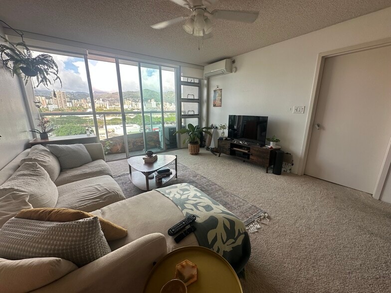 Livingroom - 1133 Waimanu St