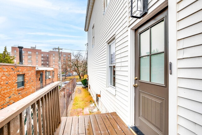 Building Photo - 1032 McLean Ave
