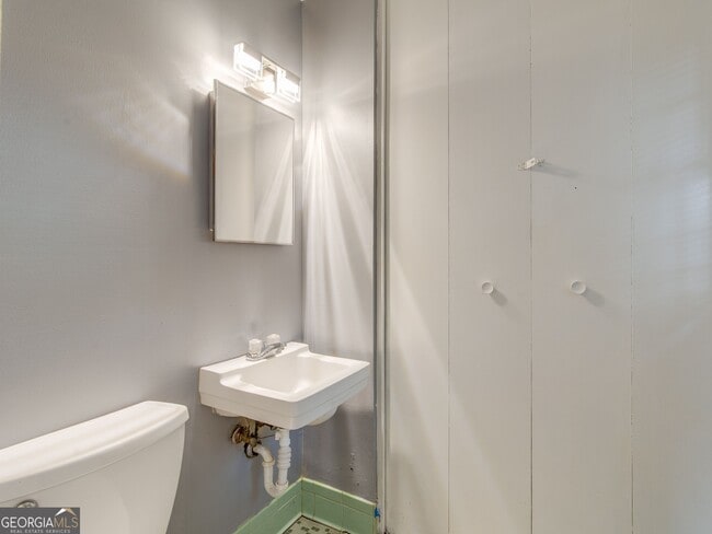 Building Photo - 836 Oakdale Dr