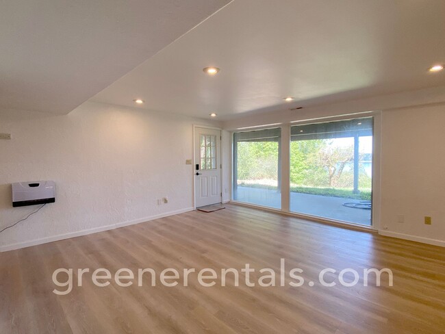 Building Photo - Cooper Point Daylight Basement ADU with Wa...