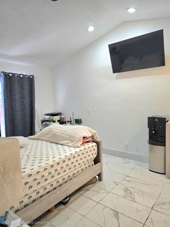 Building Photo - 1530 Royal Forest Ct