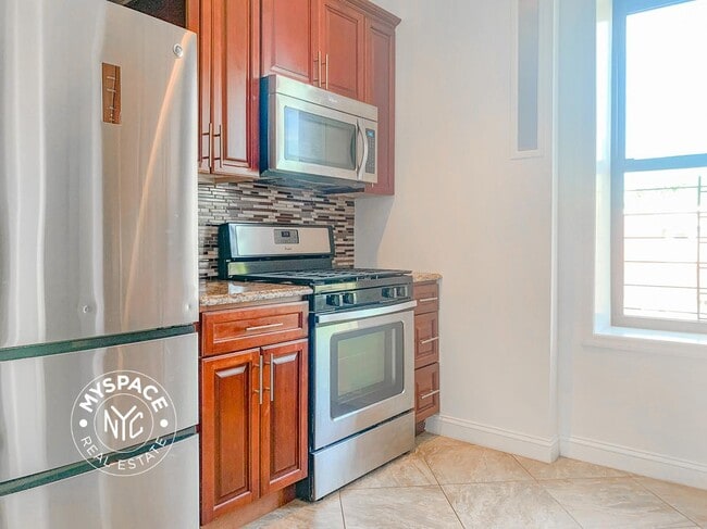 Building Photo - 330 Lewis Ave