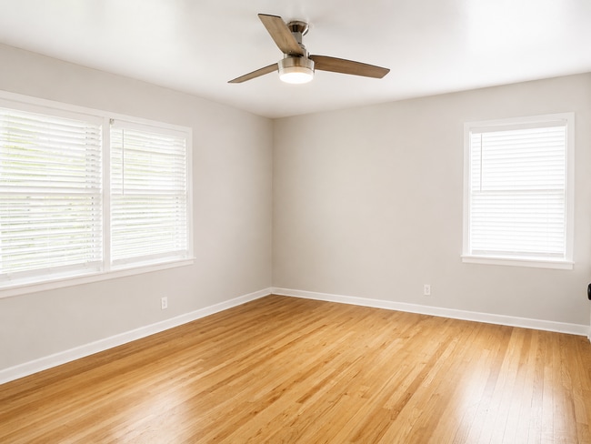 Building Photo - Charming Central Lubbock Home 3/2 with Gorgeous Updates Throughout!