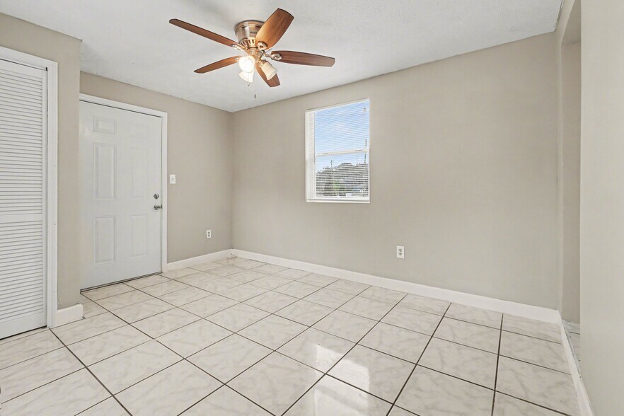 Building Photo - 3445 Soutel Dr