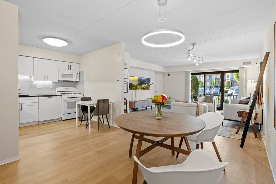 Building Photo - Ambassador Apartments