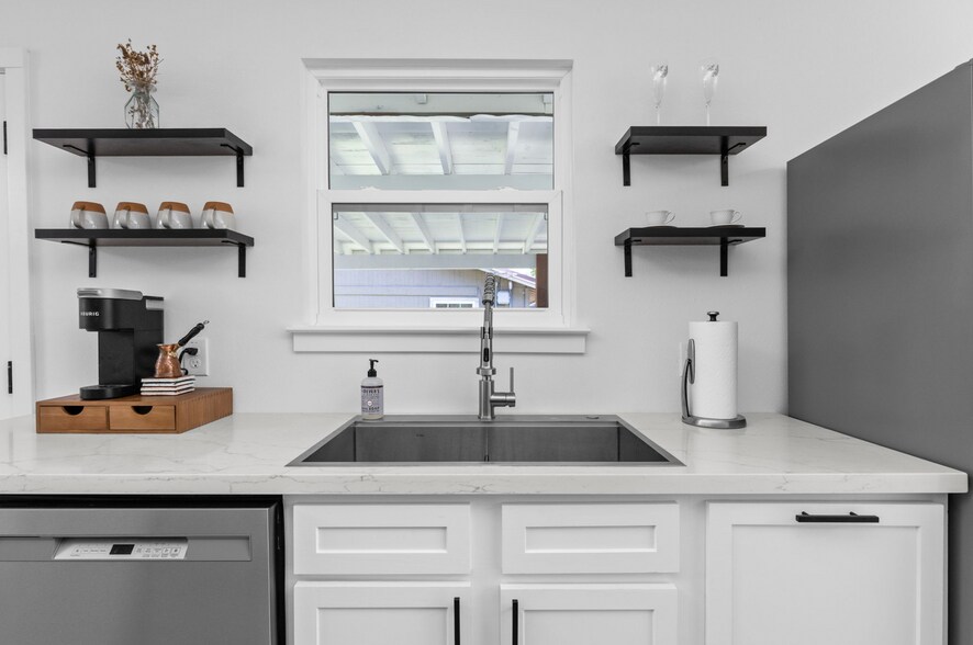 Kitchen - 5803 Blythewood Dr
