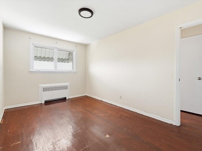 Building Photo - 648 Fairview Ave