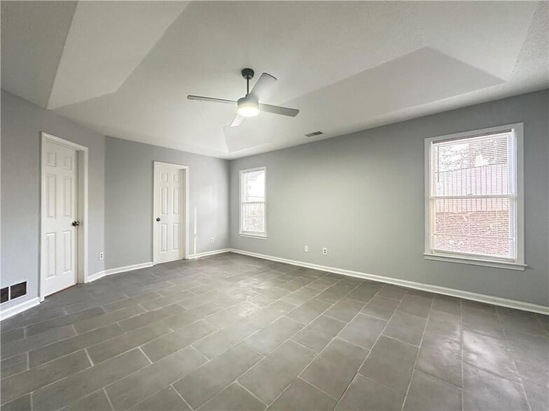 Building Photo - 510 Heathgate Dr SW