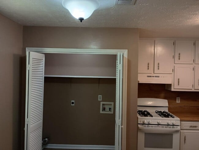 Building Photo - 405 Santa Fe Trail