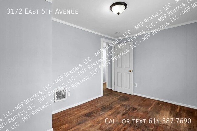 Building Photo - Beautifully Updated Apartment in a Prime L...