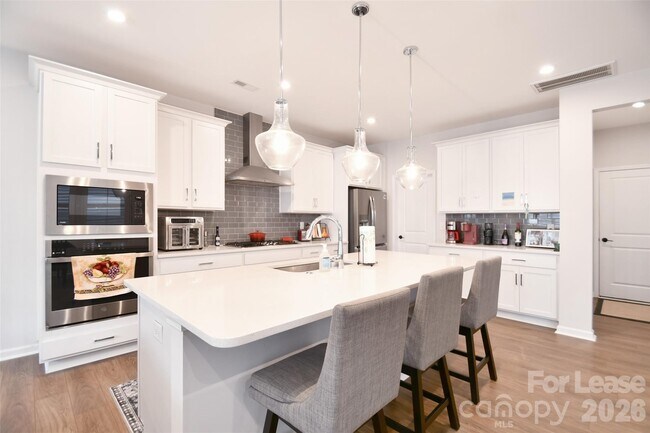 Building Photo - 114 Isleworth Ave