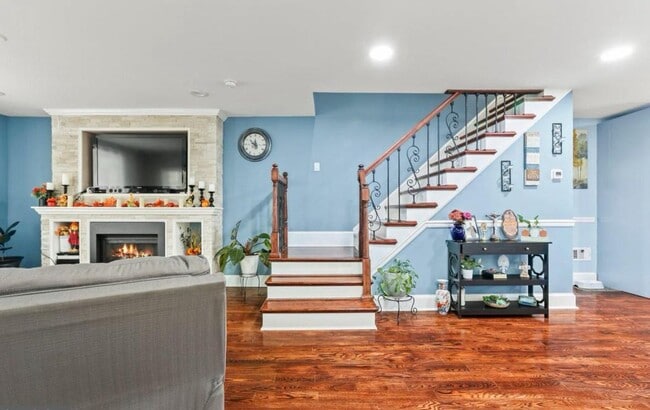 Building Photo - 234 Howell St