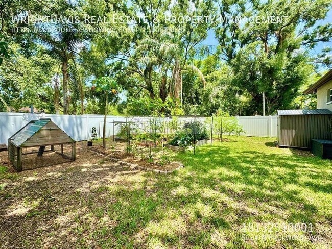 Building Photo - 8424 N Packwood Ave