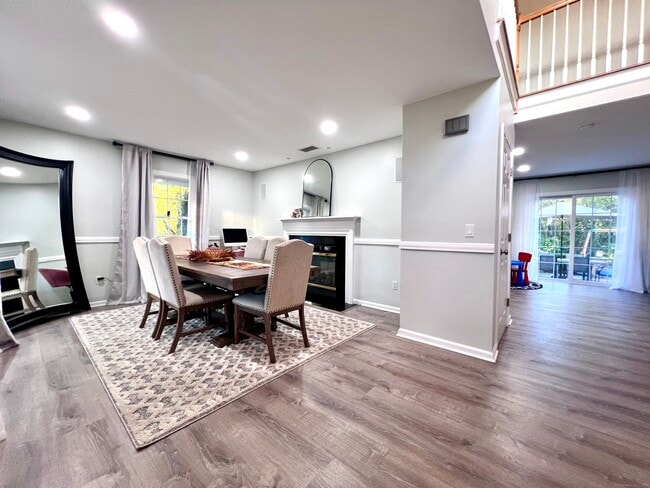 Building Photo - 4 Cobblestone Ct