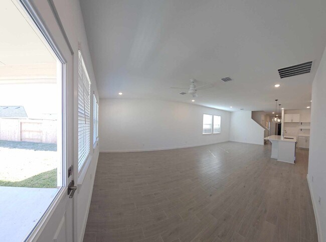 Building Photo - 8430 Bay Oaks Dr