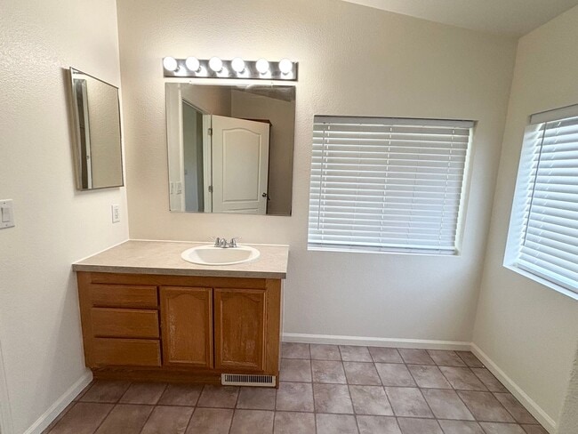 Building Photo - Charming Country property - 2 Bed/ 2 Bath with office- Home with Scenic Views and Land