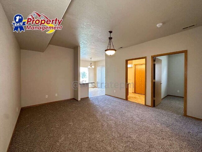 Building Photo - 1949 E Wilson Ln