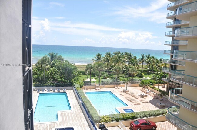 Building Photo - 8877 Collins Ave