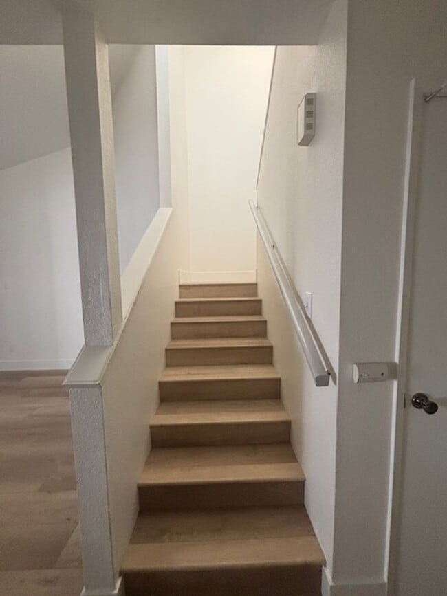 Building Photo - Newly Renovated 2-Bedroom Townhouse with 2...