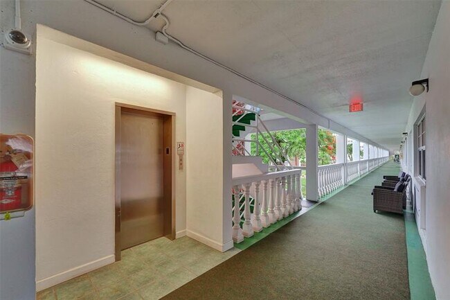 Building Photo - 5200 NE 24th Terrace