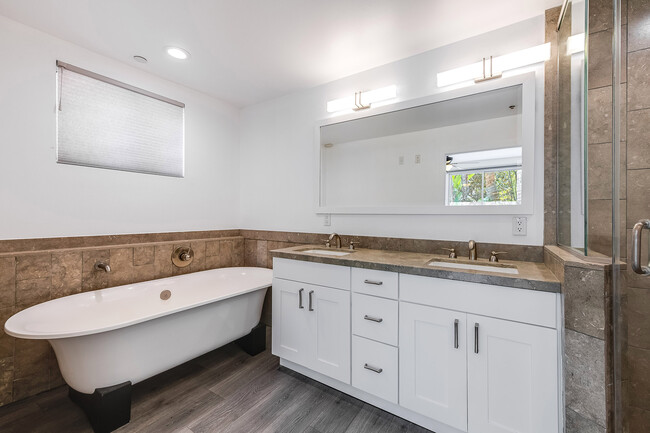 Master Bathroom - 2010 S Beverly Glen Blvd