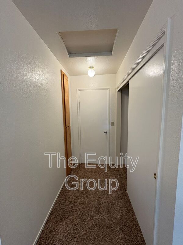 Building Photo - 2408 W Packwood Dr