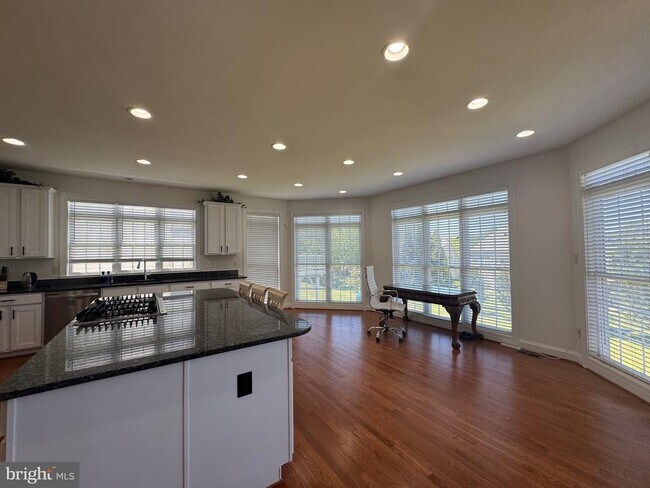 Building Photo - 5117 Sante Fe Ct