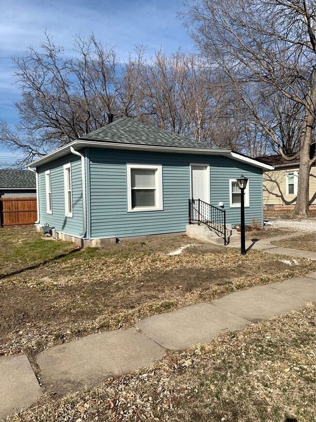 Building Photo - 1004 Peach St