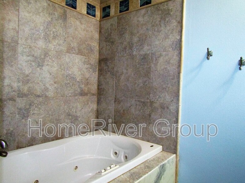 Building Photo - 4737 Kitty Hawk Cir