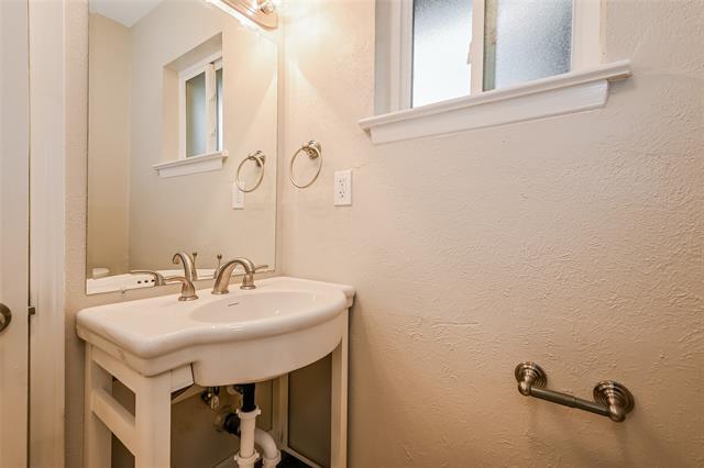 Building Photo - 523 Fairview Dr