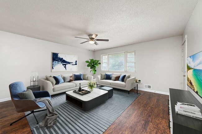 Building Photo - Beautifully Updated 1/2 Duplex in Prime Kansas City Location!